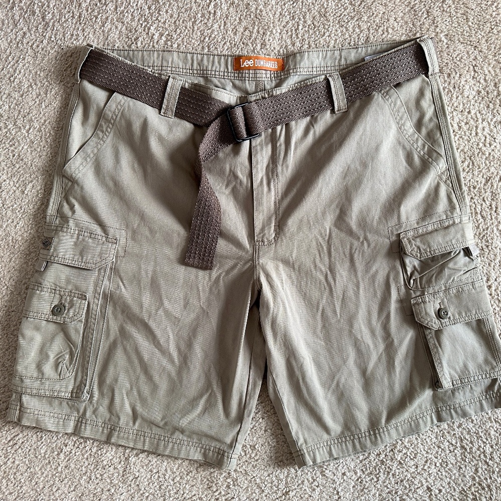 Lee Dungaree Men's Cargo Shorts Belted Pockets Flat Front Tan Size 44